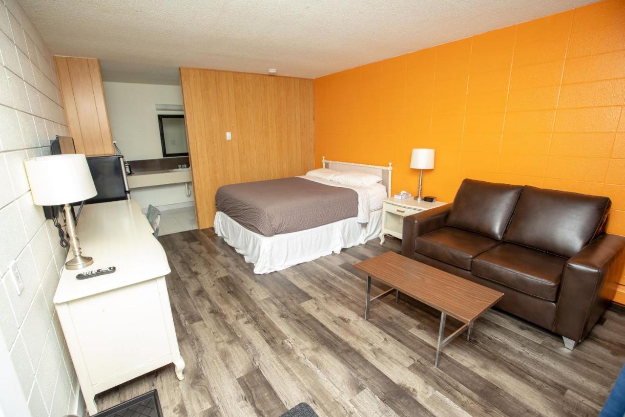 Camrose Motel Exterior photo